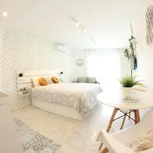 - New Central Studio Plata With Balcony , Torremolinos España